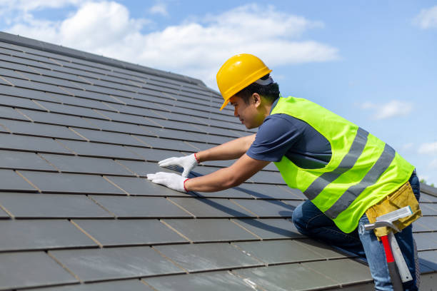 Best Roof Maintenance Services  in Saukville, WI